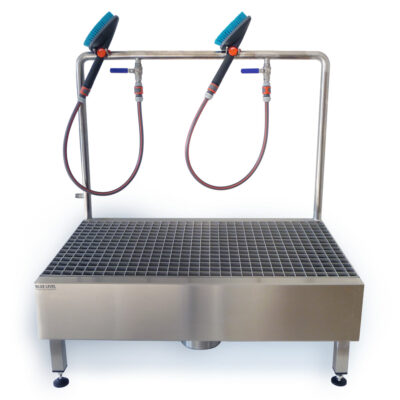 Waschplatz für Fussballschuhe mit Handwaschbürste