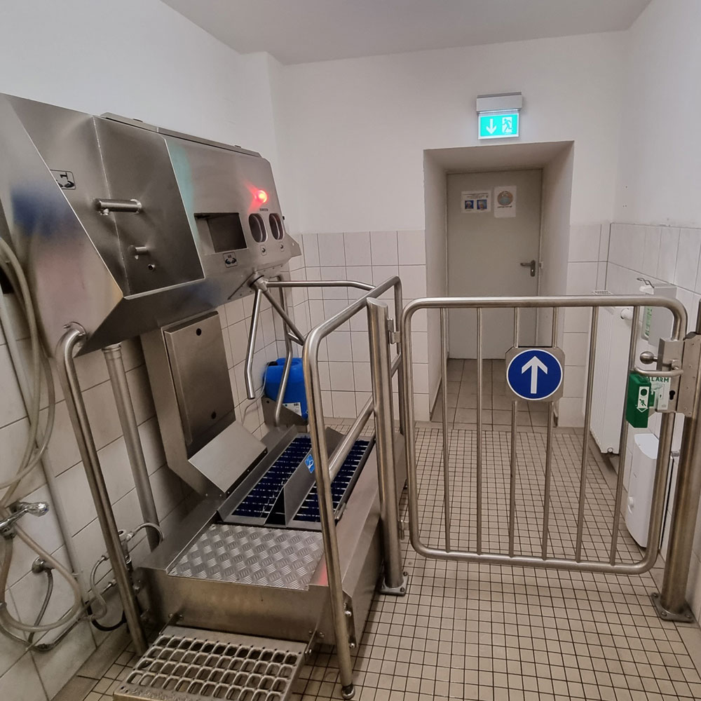 Fluchttor mit Senkrecht-Streben – Bild 2